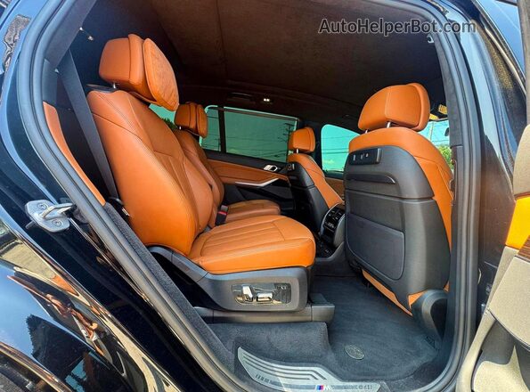 5UXCW2C09M9D82986 2021 BMW X7 Black 