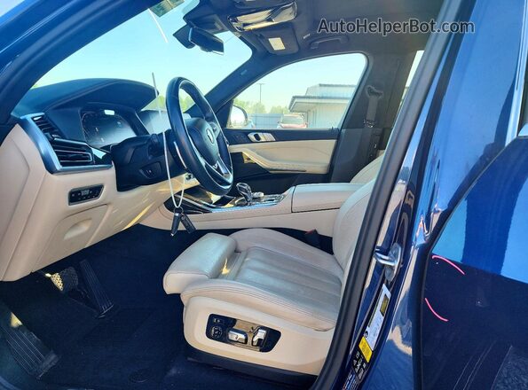5UXCW2C09M9H86421 2021 BMW X7 Blue Widok wnętrza z przodu