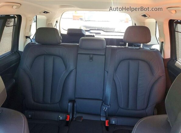 5UXCX4C53KLS36228 2019 BMW X7 White Widok tylnych siedzeń