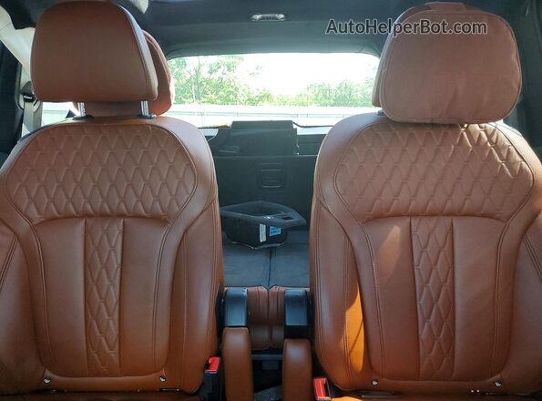 5UXCX4C59KLS37061 2019 BMW X7 White Widok tylnych siedzeń
