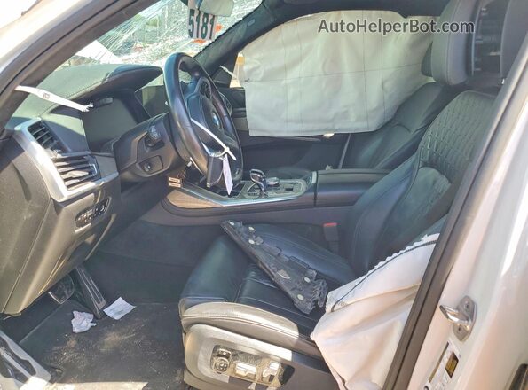 5UXCX6C07N9K19627 2022 BMW X7 White Vista interior trasera