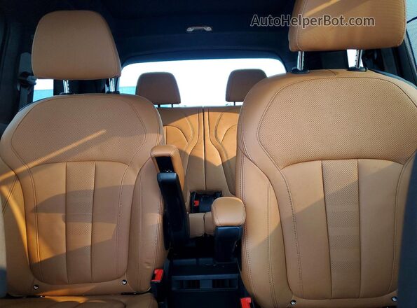 5UXCX6C0XN9J34152 2022 BMW X7 Black Widok tylnych siedzeń