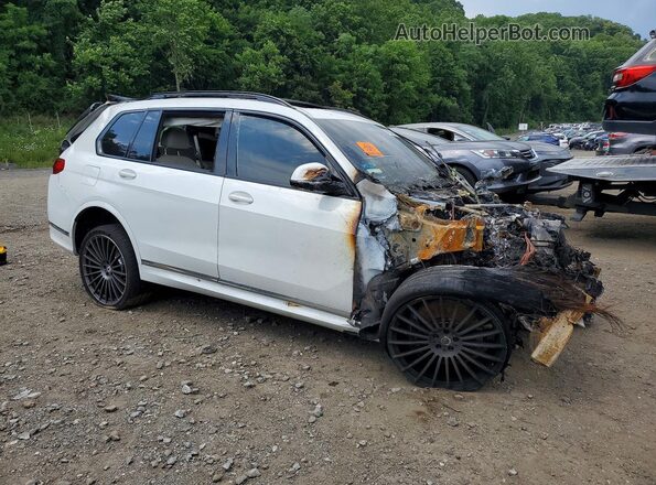 5UXCX6C13M9F71226 2021 BMW X7 White Przód prawy