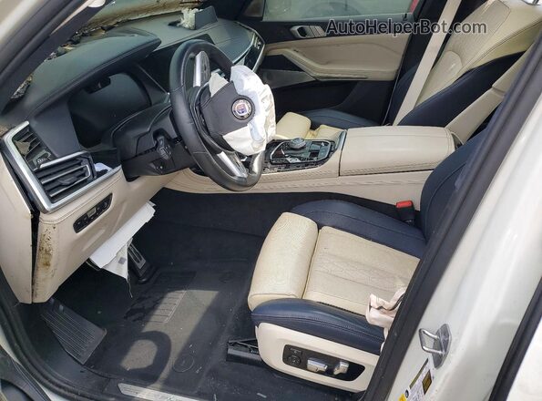 5UXCX6C13M9F71226 2021 BMW X7 White Widok wnętrza z przodu