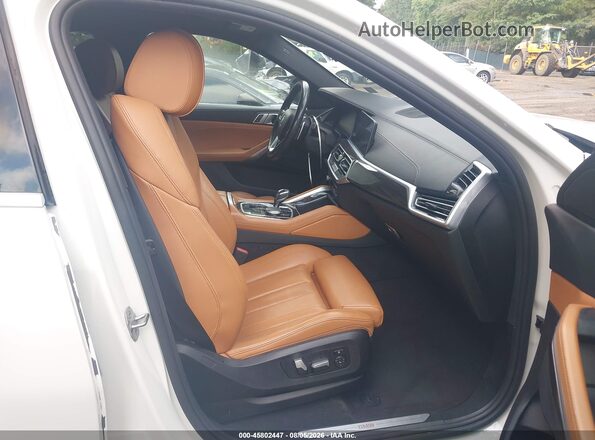 5UXCY4C01M9H36165 2021 BMW X6 White Вид салону спереду