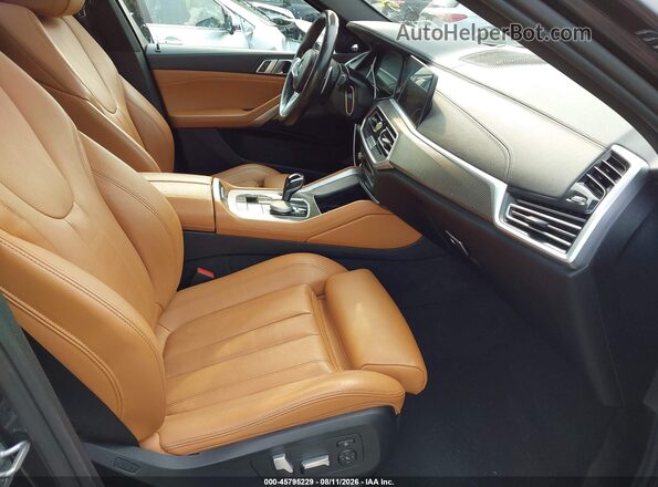 5UXCY6C01N9M56837 2022 BMW X6 Black Вид салону спереду