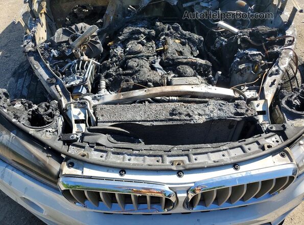 5UXKR0C32H0X82056 2017 BMW X5 Белый Вид задней части салона