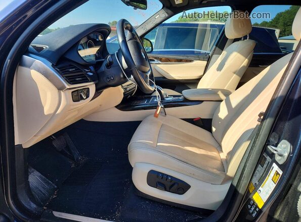 5UXKR0C51J0Y05723 2018 BMW X5 Blue Widok wnętrza z przodu