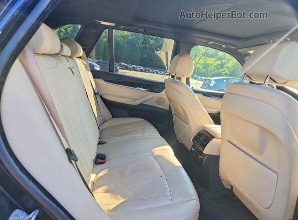 5UXKR0C51J0Y05723 2018 BMW X5 Blue Widok wnętrza z tyłu