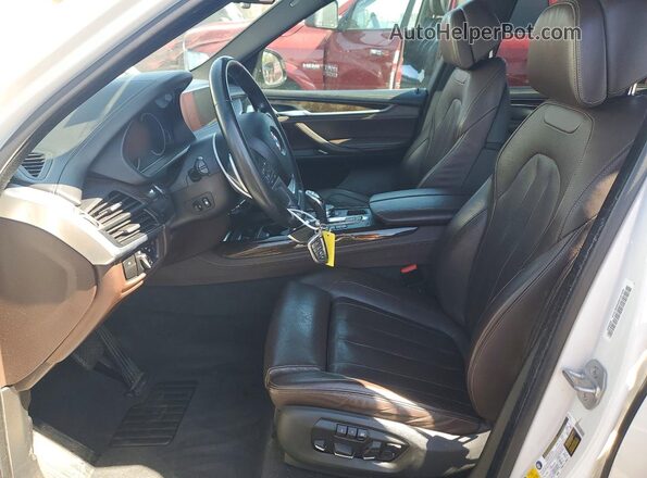 5UXKR0C52J0X99706 2018 BMW X5 White Front interior view