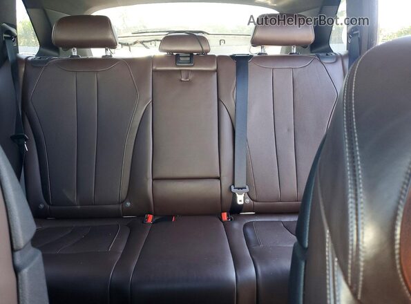 5UXKR0C52J0X99706 2018 BMW X5 White Rear seats view