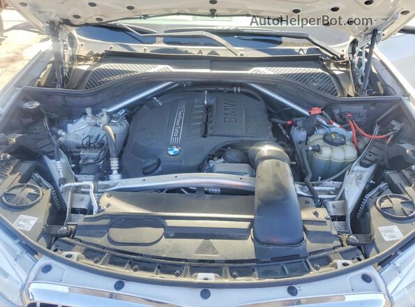 5UXKR0C52J0X99706 2018 BMW X5 White Engine compartment view