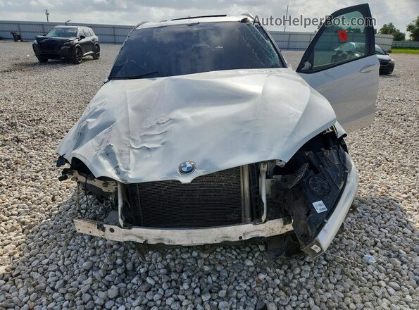 5UXKR0C55JL070081 2018 BMW X5 White Engine compartment view