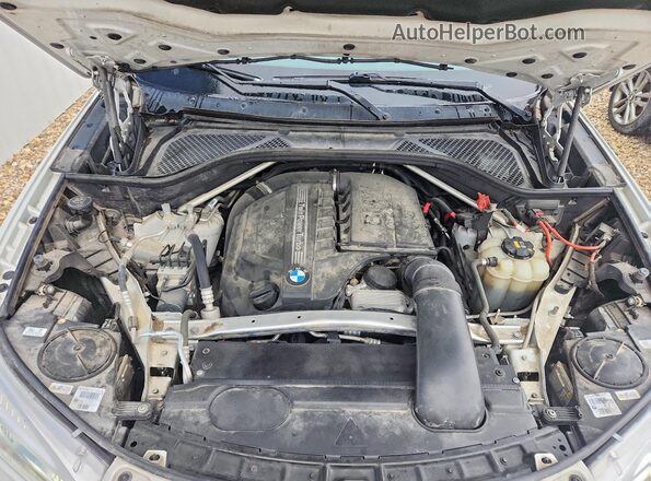 5UXKR0C55JL072879 2018 BMW X5 White Widok wnętrza z tyłu