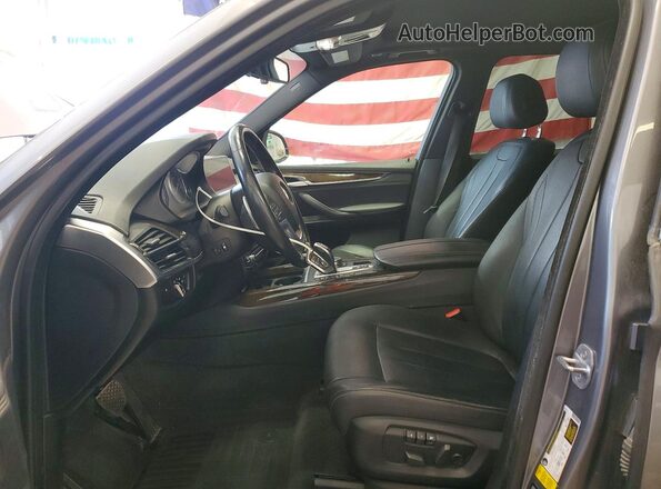 5UXKR0C56J0Y02168 2018 BMW X5 Серебряный Вид салона спереди