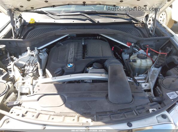 5UXKR0C58J0Y00146 2018 BMW X5 White Հետևի տեսք