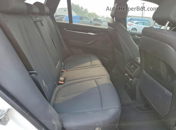 5UXKR0C58J0Y05606 2018 BMW X5 White Vista interior trasera