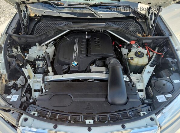 5UXKR2C37H0X04240 2017 BMW X5 White ძრავის განყოფილების ხედი