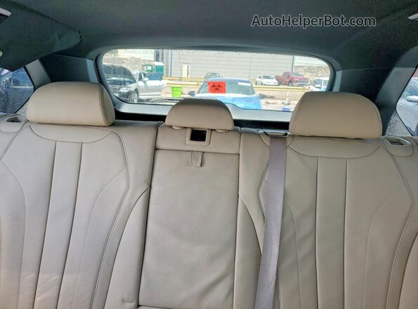 5UXKR2C38H0W43397 2017 BMW X5 White Widok tylnych siedzeń