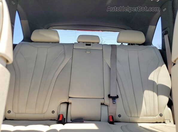 5UXKR2C54J0X09340 2018 BMW X5 Blue Widok tylnych siedzeń