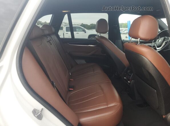 5UXKR2C5XJ0X10170 2018 BMW X5 White Vista de los asientos traseros