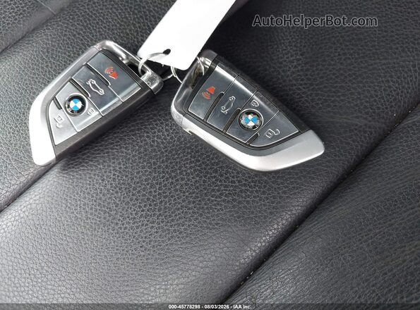 5UXKT0C52H0S80599 2017 BMW X5 Белый Вид панели приборов