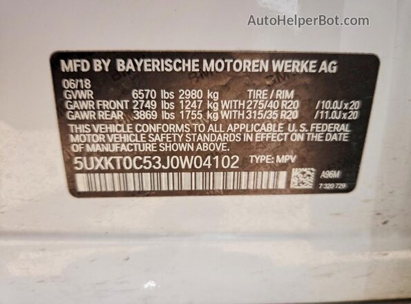 5UXKT0C53J0W04102 2018 BMW X5 White Vista del compartimento del motor
