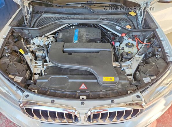 5UXKT0C57G0F74887 2016 BMW X5 White Vista del compartimento del motor