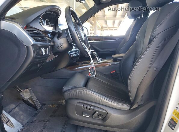 5UXKT0C5XJ0W00774 2018 BMW X5 White Вид салону спереду