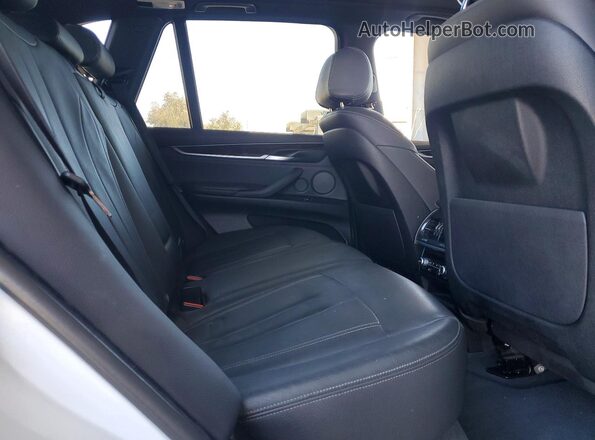 5UXKT0C5XJ0W00774 2018 BMW X5 White Вид задніх сидінь