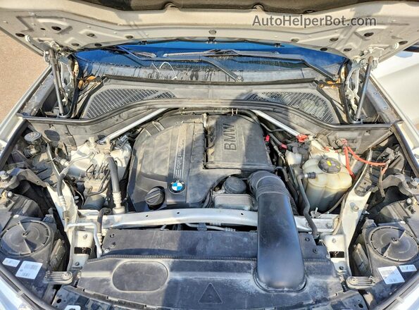 5UXKU0C56H0F99701 2017 BMW X6 Белый Вид задней части салона