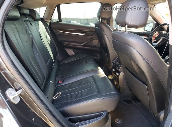 5UXKU2C54G0N83682 2016 BMW X6 Black Widok wnętrza z tyłu