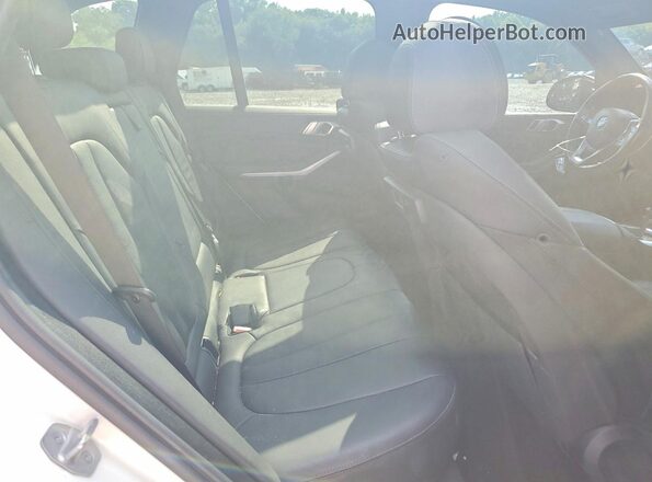 5UXTA6C01N9H53016 2022 BMW X5 White Սալոնի հետևի տեսք