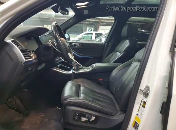5UXTA6C02N9M26931 2022 BMW X5 Белый Вид салона спереди