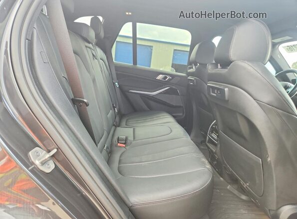 5UXTA6C03M9G35774 2021 BMW X5 Угольный Вид задней части салона