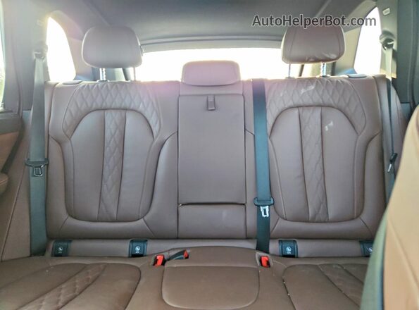 5UXTA6C06P9R03038 2023 BMW X5 Black Հետևի նստատեղերի տեսք
