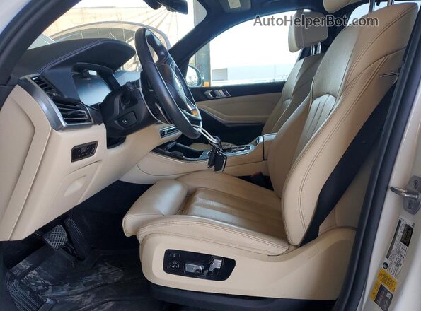 5UXTA6C07N9J40007 2022 BMW X5 White Front interior view