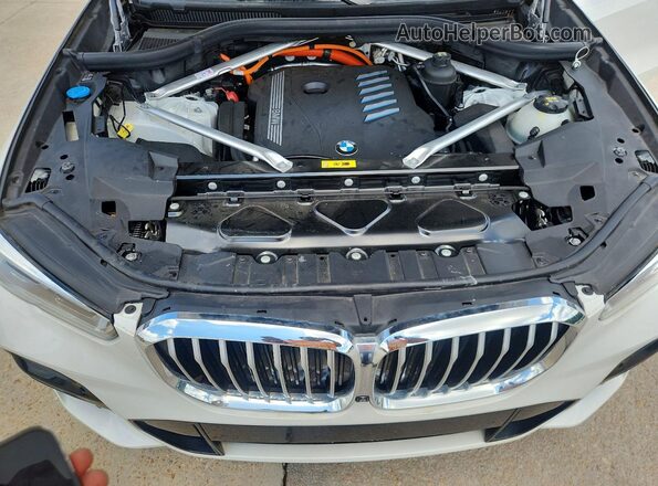 5UXTA6C09N9M26537 2022 BMW X5 Белый Вид подкапотного пространства
