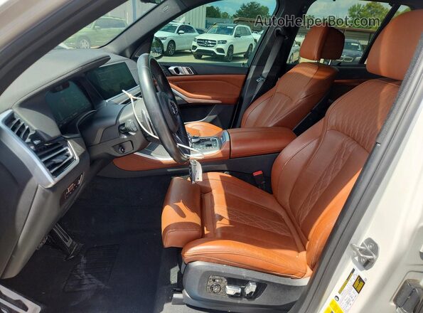 5UXTA6C09N9M26537 2022 BMW X5 Белый Вид салона спереди
