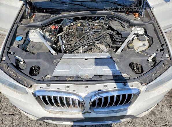 5UXTR7C50KLF23850 2019 BMW X3 White ძრავის განყოფილების ხედი