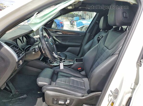 5UXTR7C51KLF26532 2019 BMW X3 White Vista interior delantera