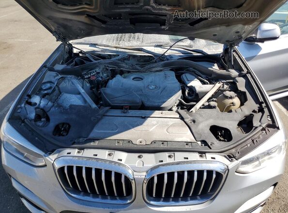 5UXTR7C51KLF31326 2019 BMW X3 Silver Widok komory silnika