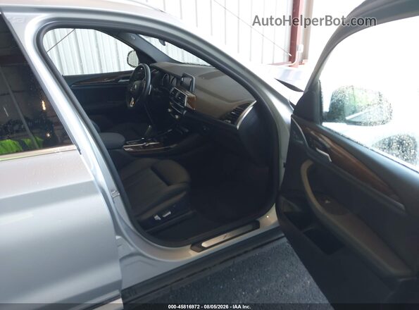 5UXTR7C51KLR51147 2019 BMW X3 Silver წინა სალონის ხედი