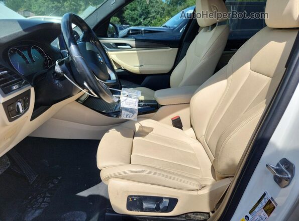 5UXTR7C53KLE97034 2019 BMW X3 White Widok deski rozdzielczej