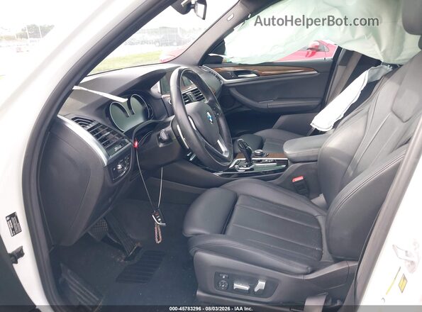 5UXTR7C54KLR50543 2019 BMW X3 White Vista interior delantera