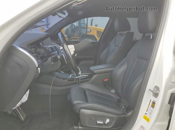 5UXTR7C56KLF26980 2019 BMW X3 White წინა სალონის ხედი