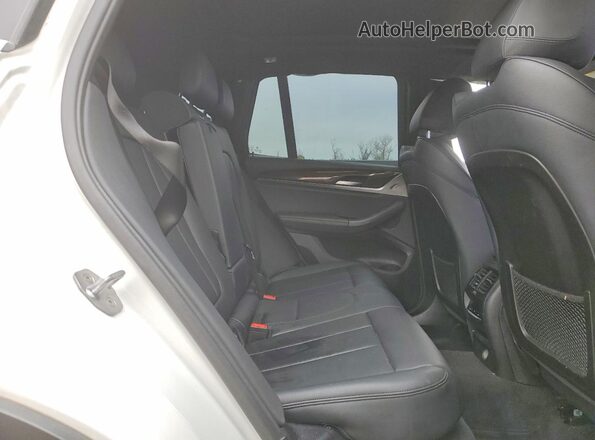 5UXTR7C56KLF26980 2019 BMW X3 White უკანა სალონის ხედი