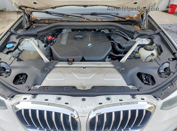 5UXTR7C56KLR48650 2019 BMW X3 White Vista interior trasera