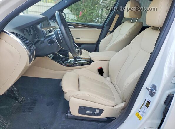 5UXTR7C56KLR48650 2019 BMW X3 White Vista interior delantera