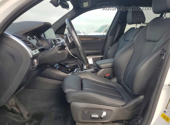 5UXTR7C57KLE96274 2019 BMW X3 Белый Вид салона спереди